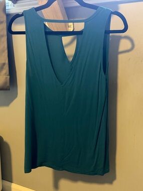 Sleeveless V-Neck Tank Top in Teal Green